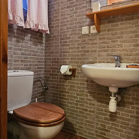 Srub Pod Tetrevim Vrchem Dolni Dvur